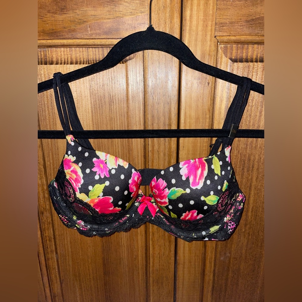NWT Victoria’s Secret Very Sexy Push-up. Black floral print.